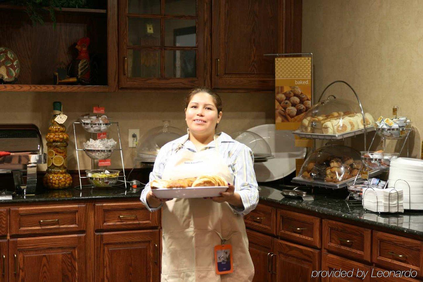 Hampton Inn & Suites Leesburg Restaurant photo